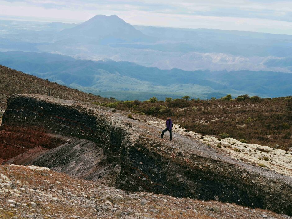 Li Xian hiking Mt Tarawera